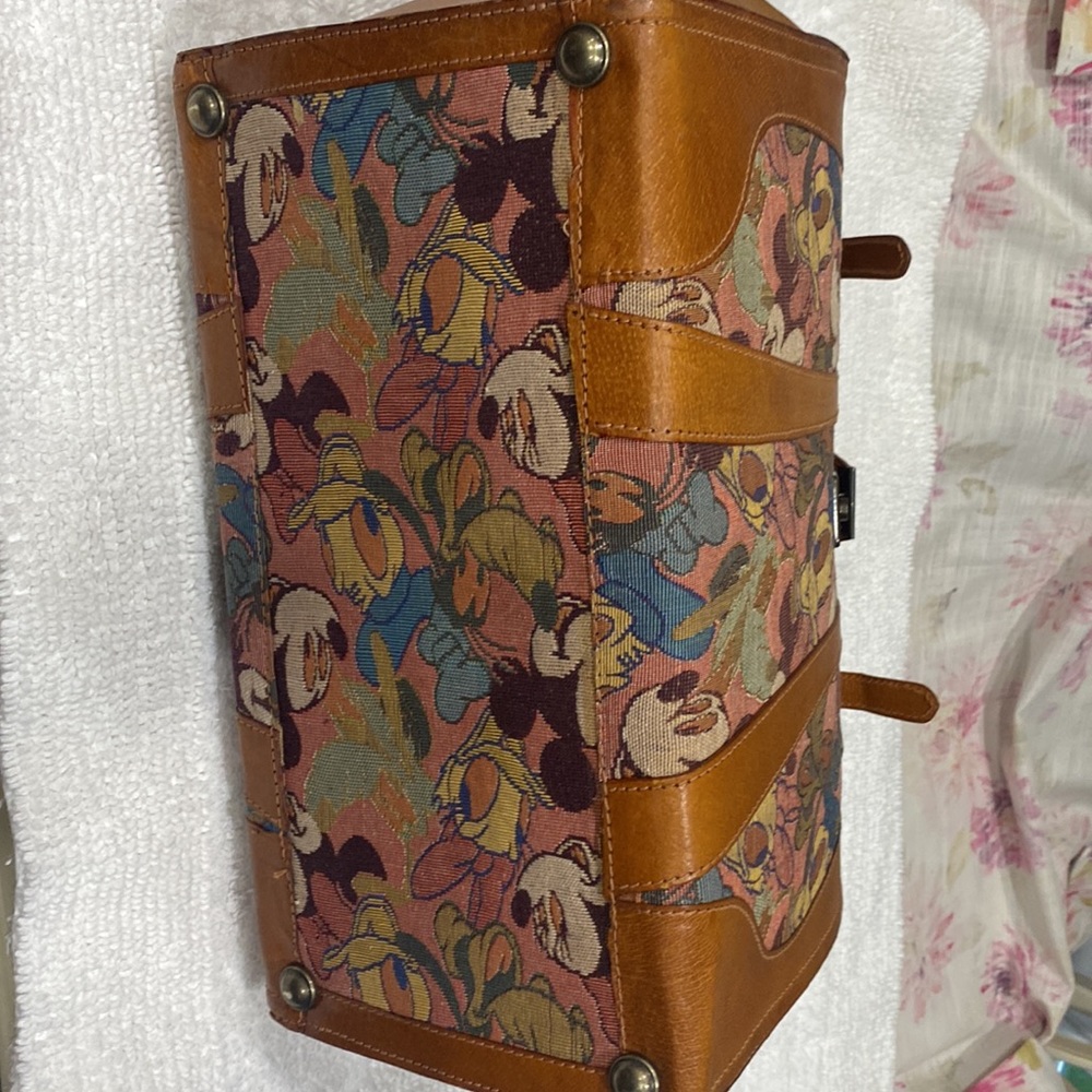Disney trunk case - Picture 2 of 16